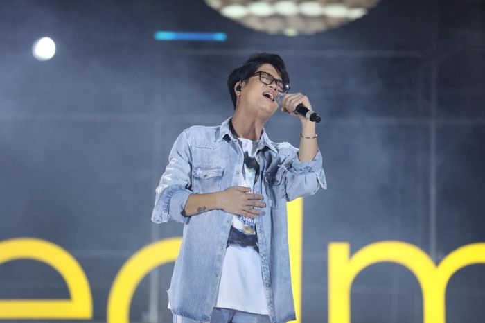  “Hoàng tử ballad” Bùi Anh Tuấn “đốn tim” fan với “Nơi tình yêu bắt đầu”, “Hẹn một mai” và “Thanh xuân của chúng ta”. 