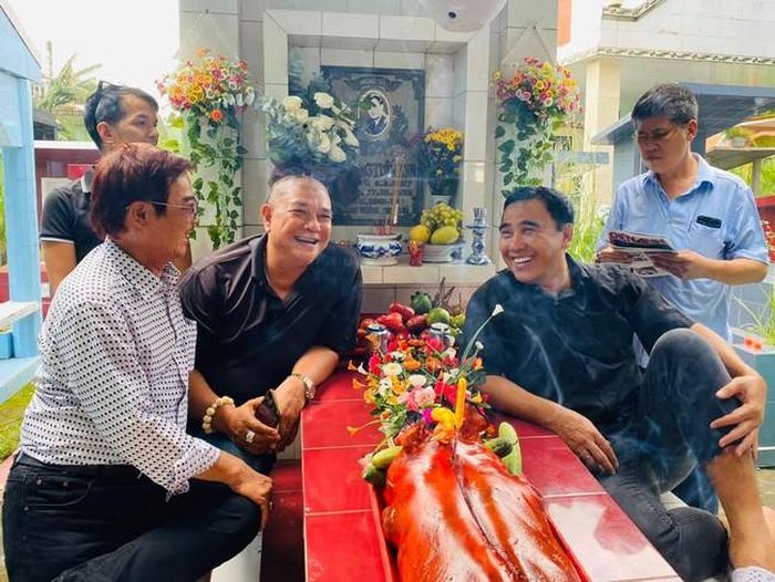 Tình cảm các nghệ sĩ dành cho nhau khiến nhiều người ngưỡng mộ.