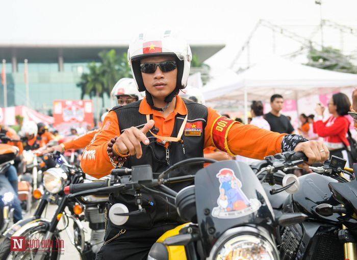 Các thành viên được trang bị mũ, áo, bộ đàm,... đầy đủ, đảm bảo an toàn cũng như luật lệ giao thông.