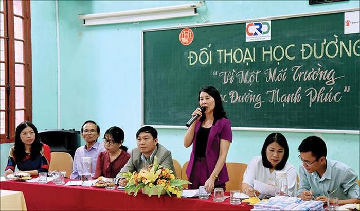 Ban Giám hiệu Trường THPT Hai Bà Trưng giải đáp ý kiến của học sinh tại đối thoại “Vì một môi trường học đường hạnh phúc”