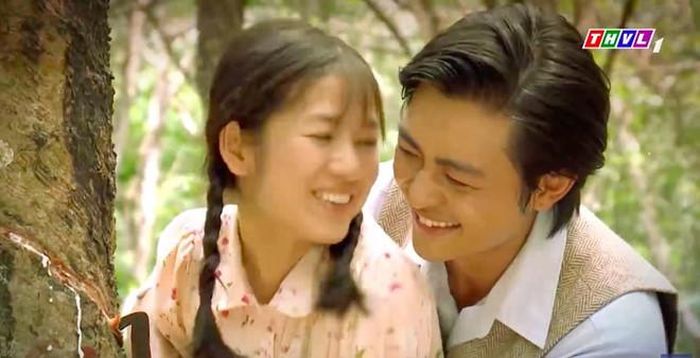 Mối tình của Thanh Bình và Phượng sẽ lên sóng trong những tập tiếp theo. Nhưng qua trailer mới đăng tải, có thể thấy con trai Khải Duy sẽ dành tình cảm cho cô hầu xinh xắn. Diễn xuất của Quốc Huy bên cạnh hai phụ nữ được thể hiện trái ngược nhau. Nếu ở bên Hạnh Nhi, anh khó chịu, chống đỡ thì bên cô gái anh thương, Thanh Bình hồn nhiên, muốn che chở, bảo vệ.