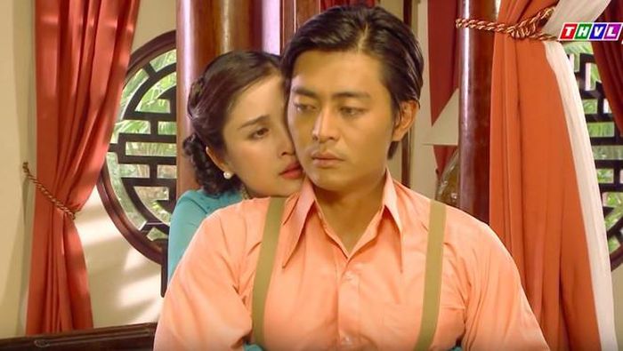 Trong phim, nam diễn viên sinh năm 1986 có mối tình loạn luân với mẹ kế và em gái cùng mẹ khác cha. Nếu mối tình đầu là do sự chủ động, quyến rũ của mẹ kế hơn 8 tuổi thì tình yêu với Phượng lại nảy sinh từ sự chăm sóc ân cần của cô với anh. Thanh Bình tìm mọi cách trốn chạy khỏi mối quan hệ sai trái với mẹ kế nhưng bất hạnh nối tiếp khi anh bước vào mối tình ngang trái với chính em gái mà mình không hay biết.