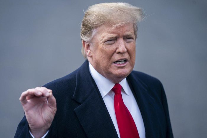 Tổng thống Donald Trump khẳng định việc điều tra cựu Phó Tổng thống Mỹ và con trai liên quan đến vấn đề tham nhũng, chứ không phải vấn đề chính trị.