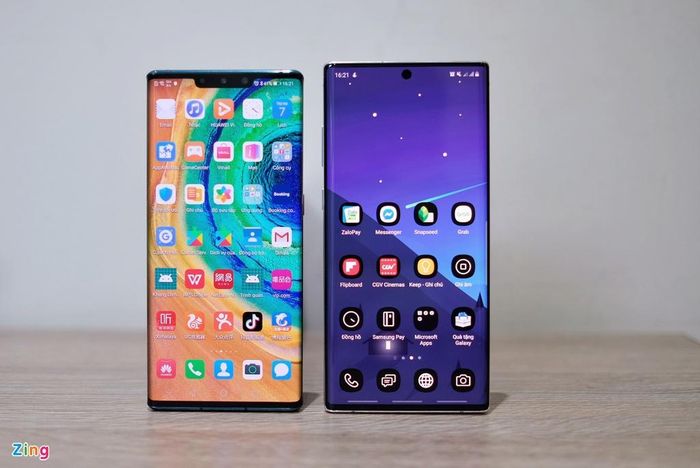Huawei Mate 30 Pro sở hữu con chip Kirin 990, RAM 8 GB, bộ nhớ trong 128 GB và viên pin 4.500 mAh. Trong khi Galaxy Note10+ dùng chip Exynos 9825, RAM 12 GB cùng viên pin 4.300 mAh.