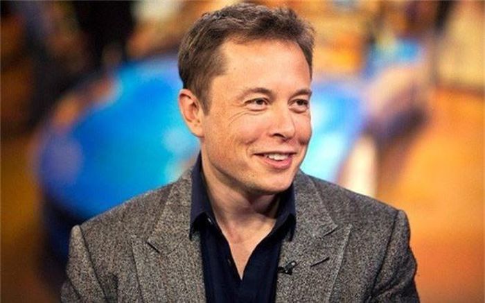 Con đường học hành vốn gặp nhiều rào cản, Elon Musk vẫn giữ được phong độ học tập và hiểu biết ở nhiều lĩnh vực khác nhau. Chia sẻ về kinh nghiệm bản thân, ông cho rằng điều quan trọng nhất chính là phải xem kiến thức như một cái cây. "Hãy đảm bảo bạn hiểu được các nguyên tắc cơ bản, sau đó mới đi vào các chi tiết nhỏ. Nếu không, bạn sẽ chẳng giữ lại được điều gì cả". (Ảnh: Forbes)