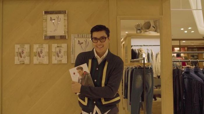 Tiến vào trung tâm tâm thương mại trong tòa nhà Abeno Harukas, bạn gần như lạc vào thế giới của những item thời trang và sành điệu. Bên cạnh những khu vực thời trang quy tụ nhiều thương hiệu nổi tiếng thế giới như Lacoste, The Duffer of St George…, du khách có thể dễ dàng tìm chọn một món đồ lưu niệm đậm chất Nhật Bản được bày bán tại khu vực trung tâm.