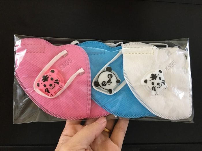 Từ vài chục ngàn đến cả triệu đồng/sản phẩm, nhưng khẩu trang quảng cáo chống bụi mịn vẫn đắt hàng