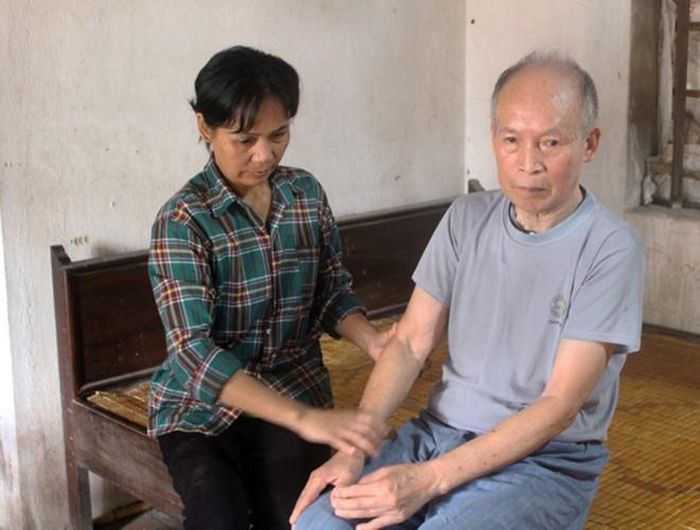 Bà Biên (SN 1968) là con gái thứ tư trong số 6 người con của cụ Nhòm. Buổi sáng định mệnh ngày 2-10-1991, bà Biên ra đồng làm việc và không về nhà. Gia đình đi tìm khắp nơi nhưng không thấy