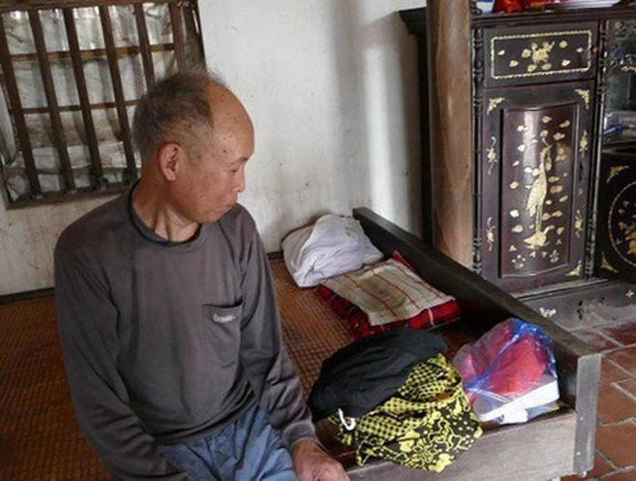 Cụ Nhòm nghĩ con gái không may mắn để sống và trở về gia đình nên đã coi ngày 2-10 âm lịch hàng năm là ngày giỗ của con. Đến ngày 2-8-2019, UBND xã Đông Lỗ thông báo gia đình cụ Nhòm lên nhận con gái. Tin mừng đến, cụ nhanh chóng cùng những người con của mình lên gặp Biên
