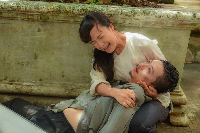 Lũ bị Khải Duy đánh chết khi tìm mọi cách đưa Thị Bình chạy trốn.