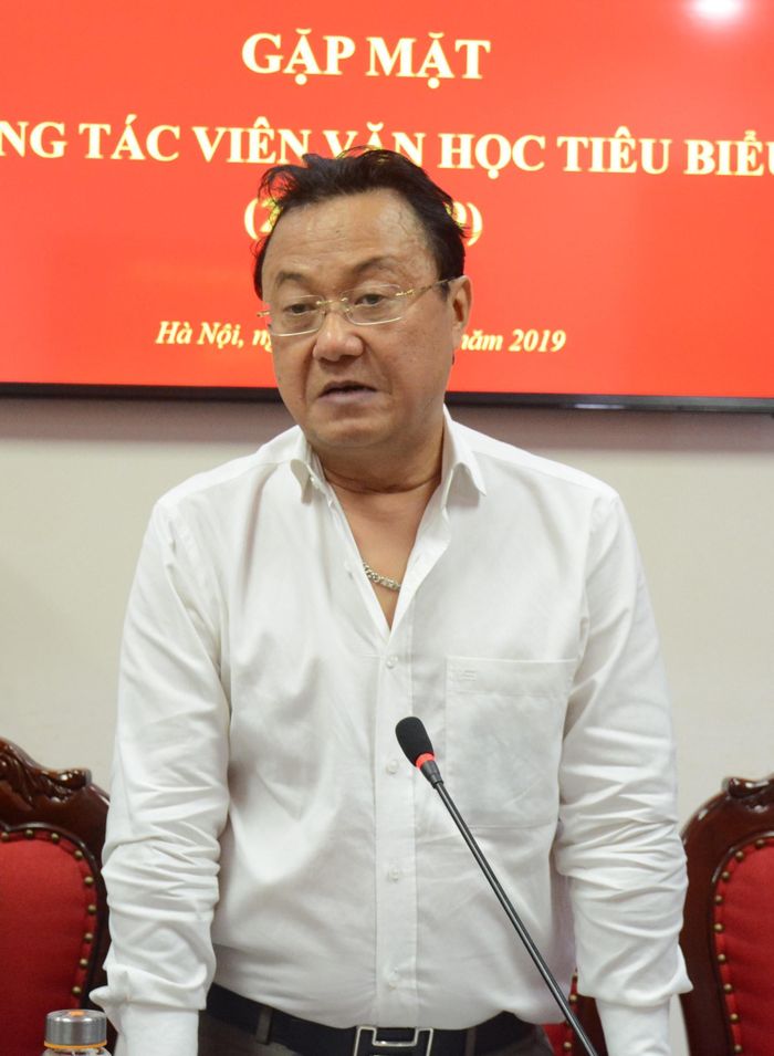  Nhà thơ Hồng Thanh Quang.