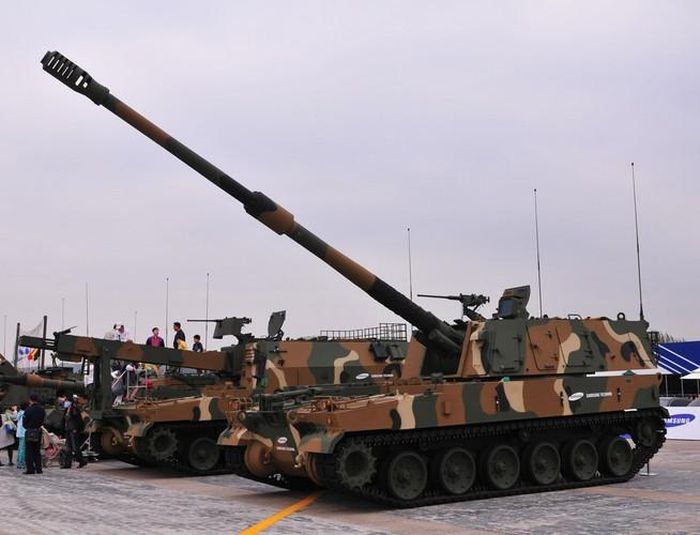  Hợp đồng có trị giá 46 triệu Euro bao gồm đào tạo nhân sự bảo trì và phụ tùng đảm bảo kỹ thuật. Dự kiến Estonia sẽ nhận được những khẩu pháo K9EST đầu tiên vào năm 2020, việc giao hàng đầy đủ sẽ hoàn thành vào năm 2021. 