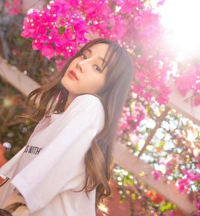 Địch Lệ Nhiệt Ba xinh đẹp tại Hy Lạp.
