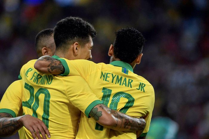 Roberto Firmino giúp Brazil dẫn trước