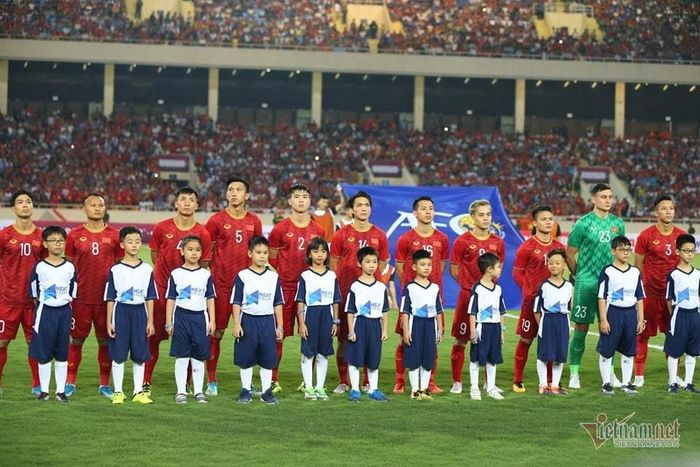 Ngay trong đêm nay, các chàng trai áo đỏ phải ra sân bay, sang Indonesia chuẩn bị cho trận đấu tiếp theo