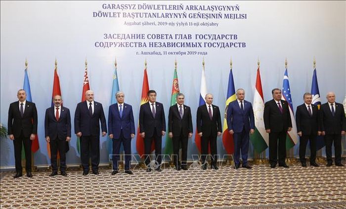 Lãnh đạo các nước SNG chụp ảnh chung tại hội nghị ở thủ đô Ashgabat, Turkmenistan ngày 11/10/2019. Ảnh: AFP/TTXVN