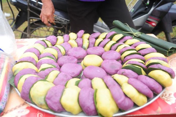 Bánh dày ngũ sắc người Tày Côn Lôn.