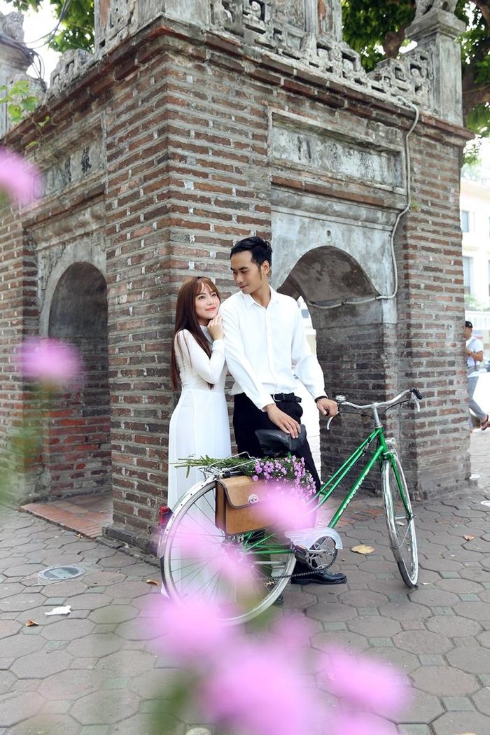 Ca sĩ Mai Diệu Ly và diễn viên Việt Tùng trong MV.