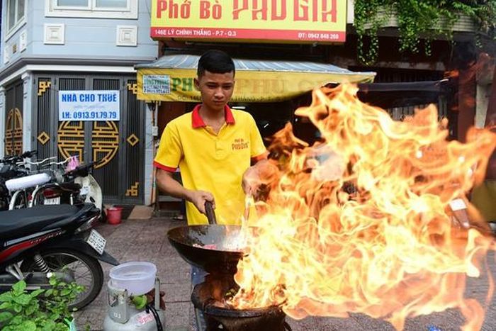 Tiệm phở Phú Gia ở đường Lý Chính Thắng - Ảnh: QUANG ĐỊNH