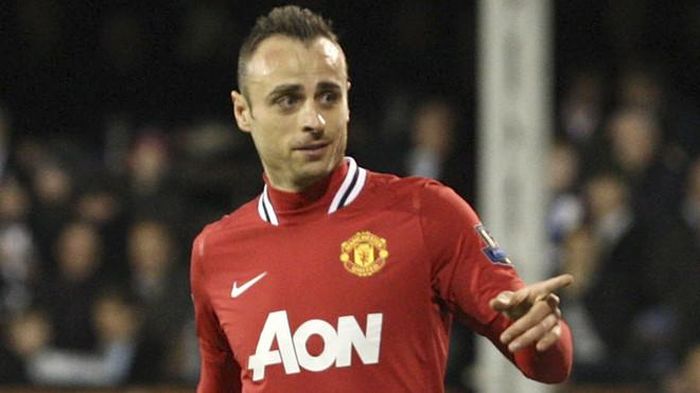 Berbatov thời còn thi đấu trong màu áo Manchester United. Ảnh: Getty.