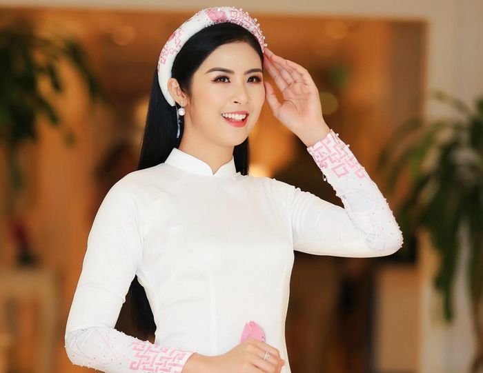 Ngọc Hân cho rằng nữ ca sĩ người Mỹ chỉ mặc một nửa của bộ trang phục.