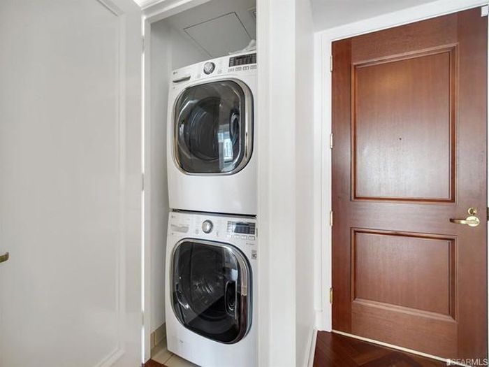 Khu vực giặt giũ được bố trí gọn gàng để tiết kiệm tối đa không gian sống.