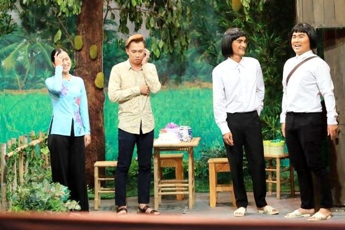 Khép lại tập 12 của Ơn Giời! Cậu Đây Rồi, Hồ Việt Trung đã xuất sắc giành được chiếc cúp danh giá nhờ cách ứng biến hài hước thông minh, lối diễn xuất dí dỏm tự nhiên, đầy thuyết phục. Bên cạnh đó, MC Xuân Bắc cũng cho biết phòng của Mạc Văn Khoa là phòng mình rất thích.