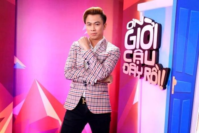 Với lần thứ hai tham gia chương trình, Hồ Việt Trung chứng tỏ sự bản lĩnh và dày dặn kinh nghiệm khi khiến trưởng phòng Mạc Văn Khoa phải ‘hoảng sợ’.