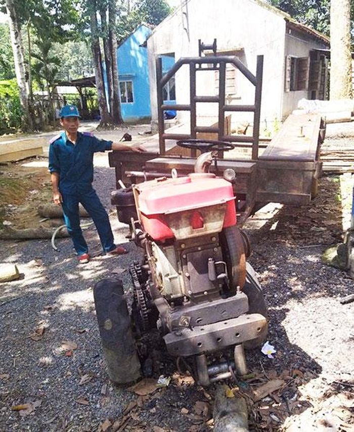  Phương tiện nghi sử dụng vận chuyển lâm sản trái phép mà các đối tượng bỏ lại tại tiểu khu 148. 