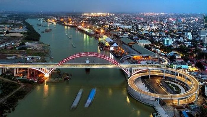  Cầu Hoàng Văn Thụ có kiến trúc hiện đại do các đơn vị Việt Nam thiết kế, thi công