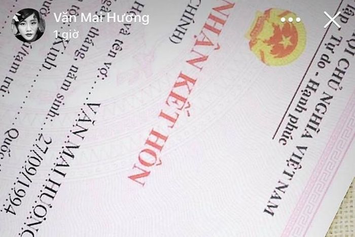Giấy đăng ký kết hôn do Văn Mai Hương chia sẻ.