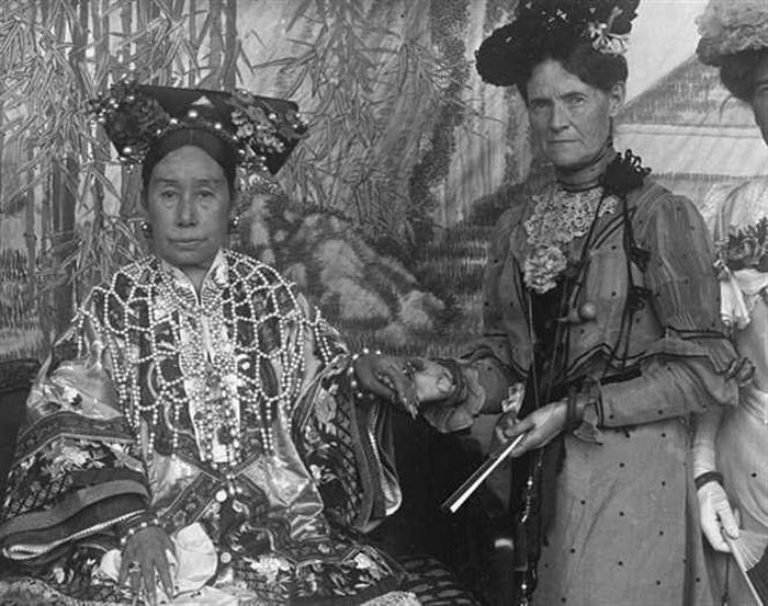 Theo các chuyên gia, tên gọi cũ của thạch sùng thời phong kiến có nghĩa là "thủ cung" (bột thủ cung được dùng để kiểm nghiệm tiết hạnh của phụ nữ Trung Quốc thời phong kiến). Nhiều người cho rằng, Từ Hi Thái hậu có tật giật mình nên mới ra lệnh như vậy.