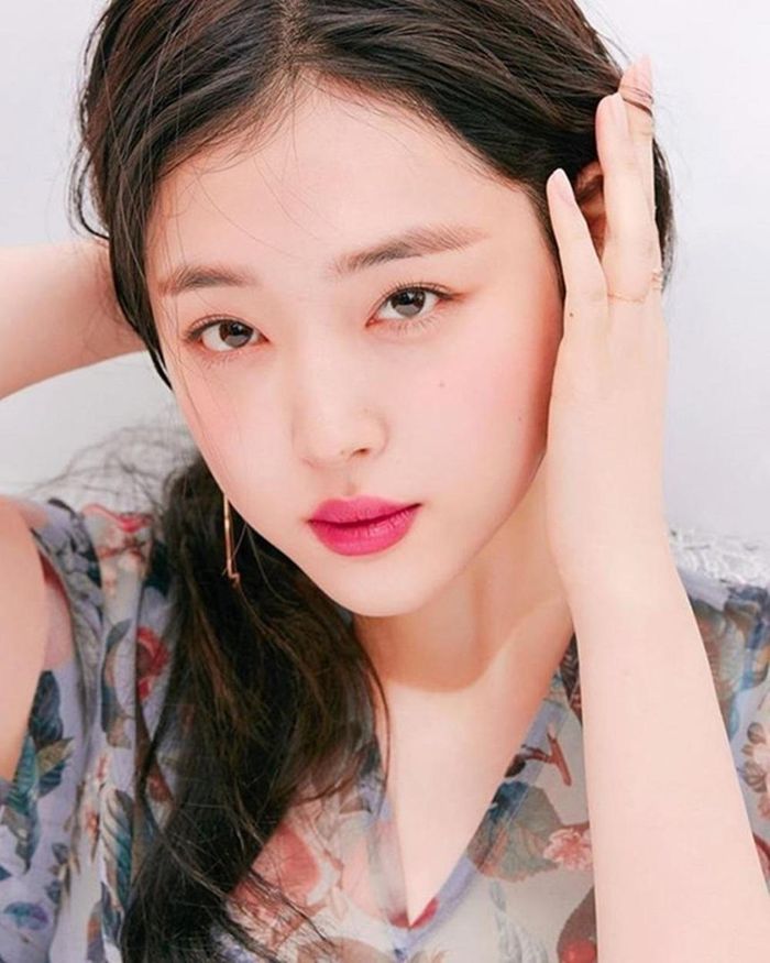 Sau vụ tự tử rúng động dư luận của Sulli, Chính phủ Hàn Quốc dự kiến sẽ thúc đẩy luật cấm bình luận ác ý và ẩn danh trên mạng hay còn gọi là "đạo luật Sulli". Với hơn 200 người nổi tiếng tình nguyện tham gia, lễ xem xét các điều khoản trong đạo luật này còn có sự góp mặt của 9 thành viên Quốc hội, dự kiến diễn ra vào đầu tháng 12, nhân tưởng niệm 49 ngày mất của Sulli.