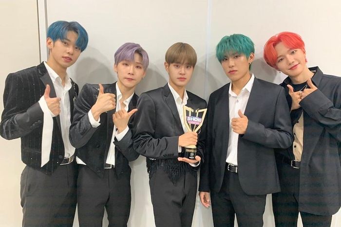 Vượt qua hàng loạt tiền bối nổi tiếng như AKMU, TWICE, Chen (EXO), AB6IX giành chiến thắng thứ hai với ca khúc Blind For Love trên chương trình âm nhạc Show Champion.