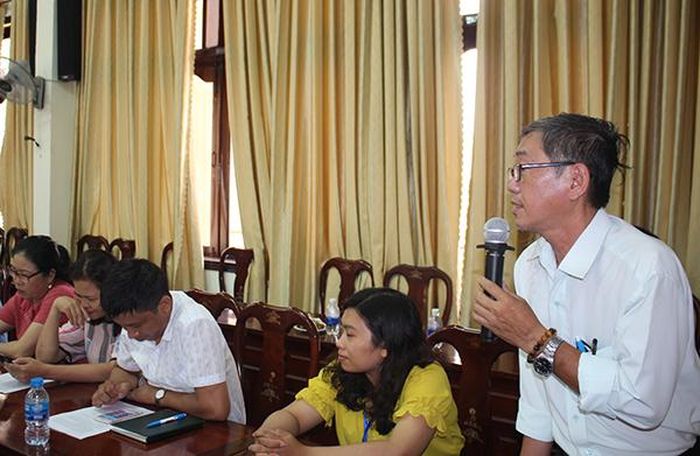 Cán bộ chuyên trách Tư pháp - hộ tịch thị trấn Trảng Bom Võ Văn Dũng phản ánh tình trạng Tủ sách pháp luật rất ít người đọc.