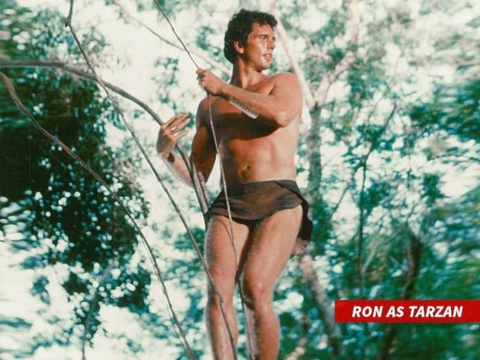 Ron Ely trong phim "Tarzan" năm 1966.
