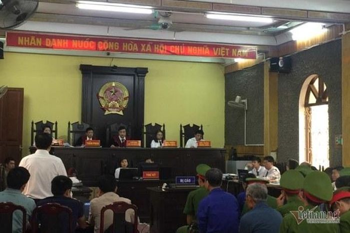Phiên tòa xét xử gian lận điểm thi ở Sơn La