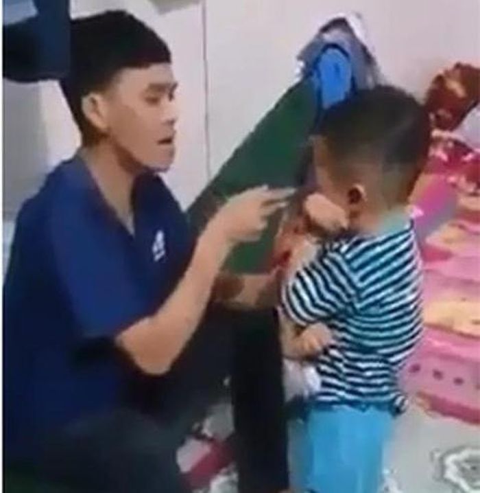 Cảnh Tí bạo hành con ruột từ 2 năm trước. Ảnh: cắt từ clip
