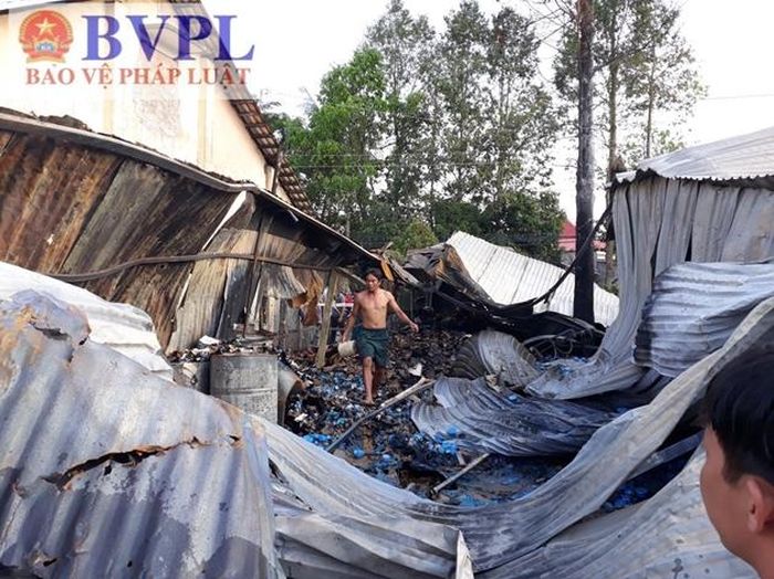  Nhiều vật dụng bị cháy 