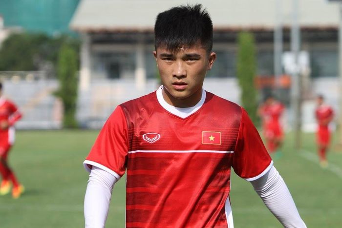 Tiền vệ trung tâm Đặng Văn Lắm (1999) cũng đã từng được gọi lên ĐT U19 Việt Nam. Ảnh: FBNV