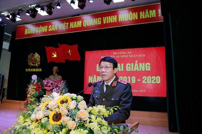 Thứ trưởng Lương Tam Quang phát biểu chỉ đạo tại lễ khai giảng. Ảnh: Danh Vỵ.
