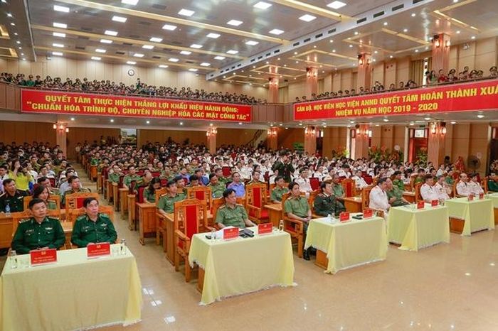 Lễ khai giảng có sự tham dự của nhiều đại biểu khách quý, cán bộ lão thành, cán bộ, giảng viên và học viên của Học viện ANND. Ảnh: Danh Vỵ