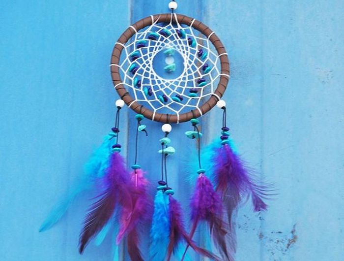 Dream Catcher là một món đồ mà bất kỳ người phụ nữ nào cũng yêu thích, nó được quan niệm là sẽ ngăn được những cơn ác mộng cho giấc ngủ phái đẹp