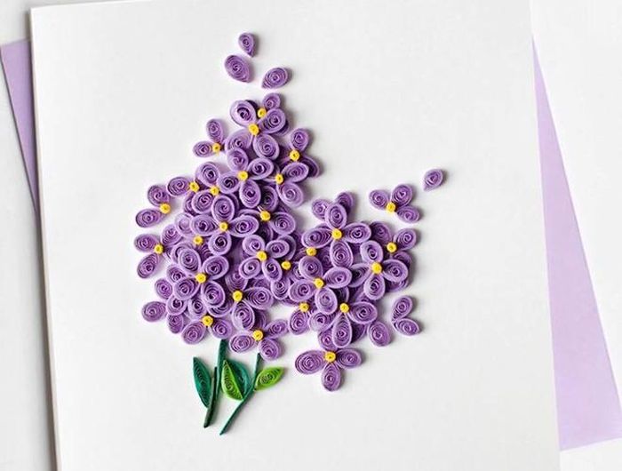 Thay vì mua những món quà đắt tiền ngoài cửa hàng thì bạn hãy tự tay làm một tấm thiệp handmade đơn giản và ý nghĩa để gửi đến những điều ngọt ngào nhất cho người phụ nữ của mình