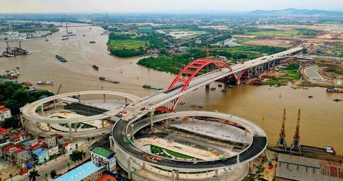 Cầu Hoàng Văn Thụ. Ảnh: Khánh Nam.
