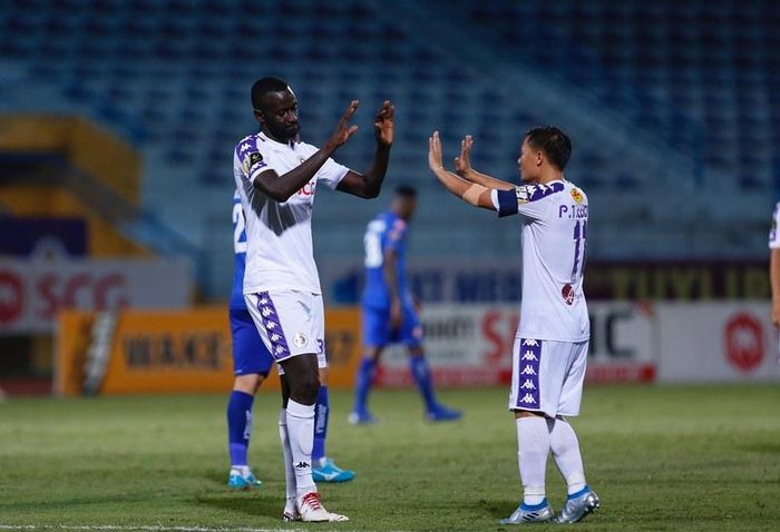 Hà Nội FC đánh rơi chiến thắng trước Quảng Nam. Ảnh: N.T