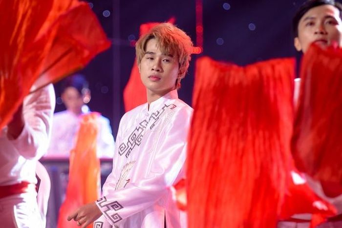 Không chỉ bùng nổ với Sóng gió, Jack và K-ICM còn được Hương Giang, Phạm Quỳnh Anh "đặc cọc" bài mới.