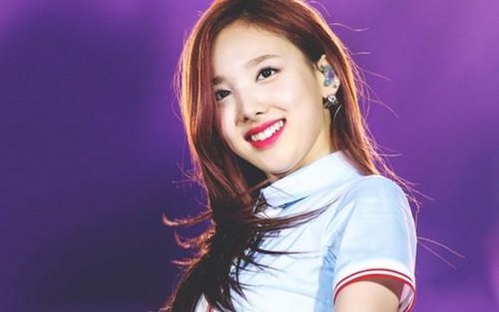 ...nhưng chỉ có thành viên Nayeon giữ thứ hạng cao trong tháng này.