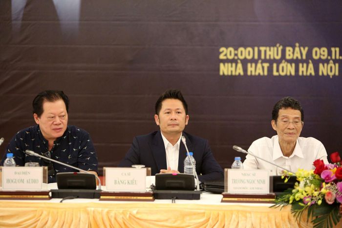 Ngoài Bằng Kiều (giữa), Thanh Hà, danh ca Giao Linh, còn rất nhiều những tên tuổi nghệ sĩ khác quy tụ trong chuỗi liveshow này như Thái Châu, Tuấn Vũ, Mạnh Đình, Ngọc Sơn, Quang Lê, Quang Dũng... - Ảnh: Huy Thông
