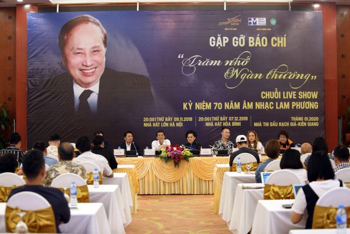 Quang cảnh buổi họp báo chuỗi liveshow "Trăm nhớ, ngàn thương" - Ảnh: Huy Thông